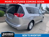 Used 2018 Chrysler Pacifica Touring-L w/ Advanced Safetytec Group image 3