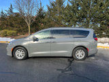 Used 2022 Chrysler Pacifica Touring-L image 6