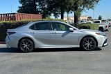 Used 2022 Toyota Camry SE image 3