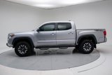 Used 2017 Toyota Tacoma TRD Off-Road image 2