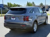 Used 2023 Kia Sorento LX image 3