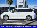 Used 2022 Chrysler Pacifica Touring-L image 2