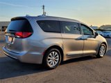 Used 2018 Chrysler Pacifica Touring-L image 5