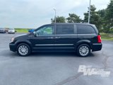 Used 2015 Chrysler Town & Country Touring-L w/ Driver Convenience Group image 3