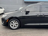 Used 2017 Chrysler Pacifica Touring-L Plus image 3