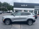 Used 2022 Kia Seltos EX image 2