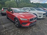 Used 2020 Volvo V60 T5 Cross Country image 3