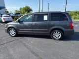 Used 2016 Chrysler Town & Country Touring image 3
