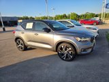 Used 2019 Volvo XC40 T5 R-Design image 2