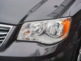 Used 2016 Chrysler Town & Country Touring image 6