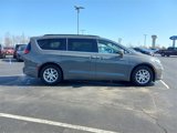 Used 2022 Chrysler Pacifica Touring-L image 5
