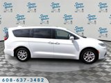 Used 2021 Chrysler Pacifica Touring-L image 4