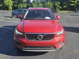 Used 2022 Volvo XC40 T4 Momentum image 3
