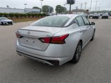 Used 2023 Nissan Altima 2.5 SV w/ SV Premium Package image 3