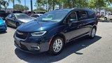 Used 2021 Chrysler Pacifica Touring-L image 3
