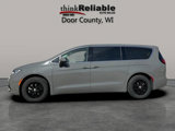 Used 2023 Chrysler Pacifica Touring-L image 3