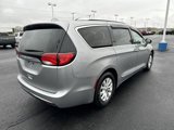 Used 2018 Chrysler Pacifica Touring-L image 5