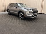 Used 2022 Mitsubishi Outlander SE image 3