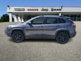 Used 2019 Jeep Cherokee Trailhawk image 3