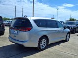Used 2023 Chrysler Pacifica Touring-L image 2
