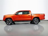 Used 2017 Toyota Tacoma TRD Sport image 4