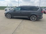 Used 2017 Chrysler Pacifica Limited image 6