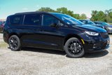 New 2025 Chrysler Pacifica Limited w/ Uconnect Theater Family Group image 2