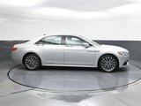 Used 2018 Lincoln Continental Select image 3