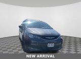 Used 2017 Chrysler Pacifica Touring image 4