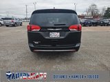 Used 2017 Chrysler Pacifica Touring-L image 6