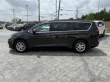 Used 2022 Chrysler Pacifica Touring-L image 4
