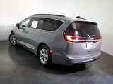 Used 2023 Chrysler Pacifica Limited image 2