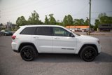 Used 2019 Jeep Grand Cherokee Laredo image 2