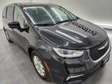 Used 2023 Chrysler Pacifica Touring-L image 2