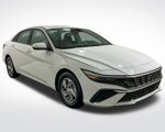 New 2025 Hyundai Elantra SE image 3