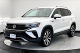 Certified 2022 Volkswagen Taos SE image 2