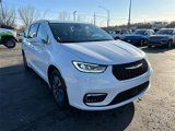 Used 2022 Chrysler Pacifica Touring-L w/ Uconnect Theater Family Group image 4
