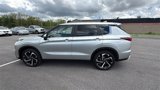 Used 2022 Mitsubishi Outlander SE image 2