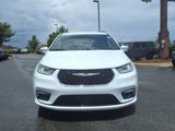 Used 2022 Chrysler Pacifica Touring-L image 2