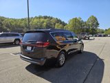 Used 2022 Chrysler Pacifica Touring image 5