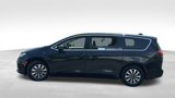 Used 2023 Chrysler Pacifica Touring-L image 4