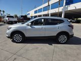 Used 2020 Nissan Rogue Sport SV image 3