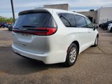 Used 2023 Chrysler Pacifica Touring-L image 3