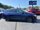 Used 2024 Volkswagen Tiguan SE w/ Panoramic Sunroof Package image 2