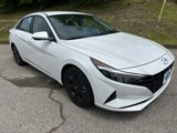 Used 2022 Hyundai Elantra SEL w/ Cargo Package image 2