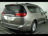 Used 2017 Chrysler Pacifica Touring-L image 2