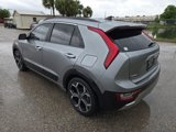 Used 2023 Kia Niro SX Touring image 3