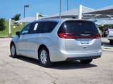 Used 2023 Chrysler Pacifica Touring-L image 4