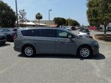 Used 2022 Chrysler Pacifica Touring-L image 3