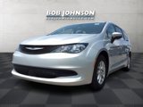 Used 2022 Chrysler Voyager LX image 3
